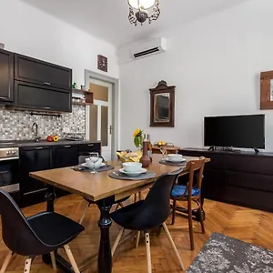 4-bedroom-apartment.primorje-gorskikotar.com/